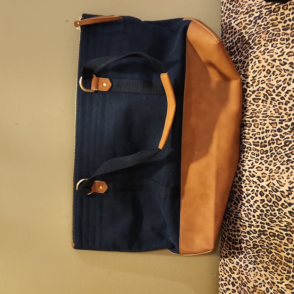 Abercrombie & Fitch Navy and Tan Shoulder Bag